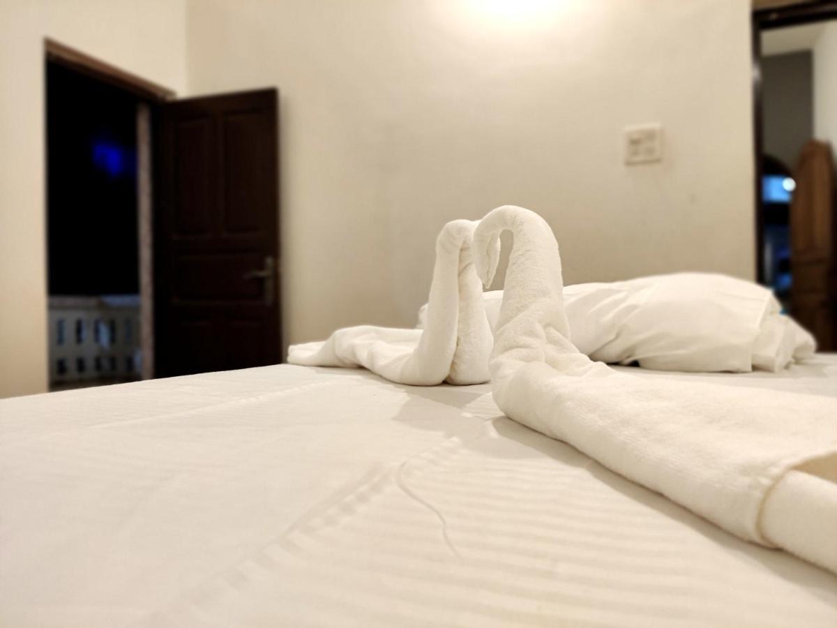 Calangute Turista Hotel Exterior photo