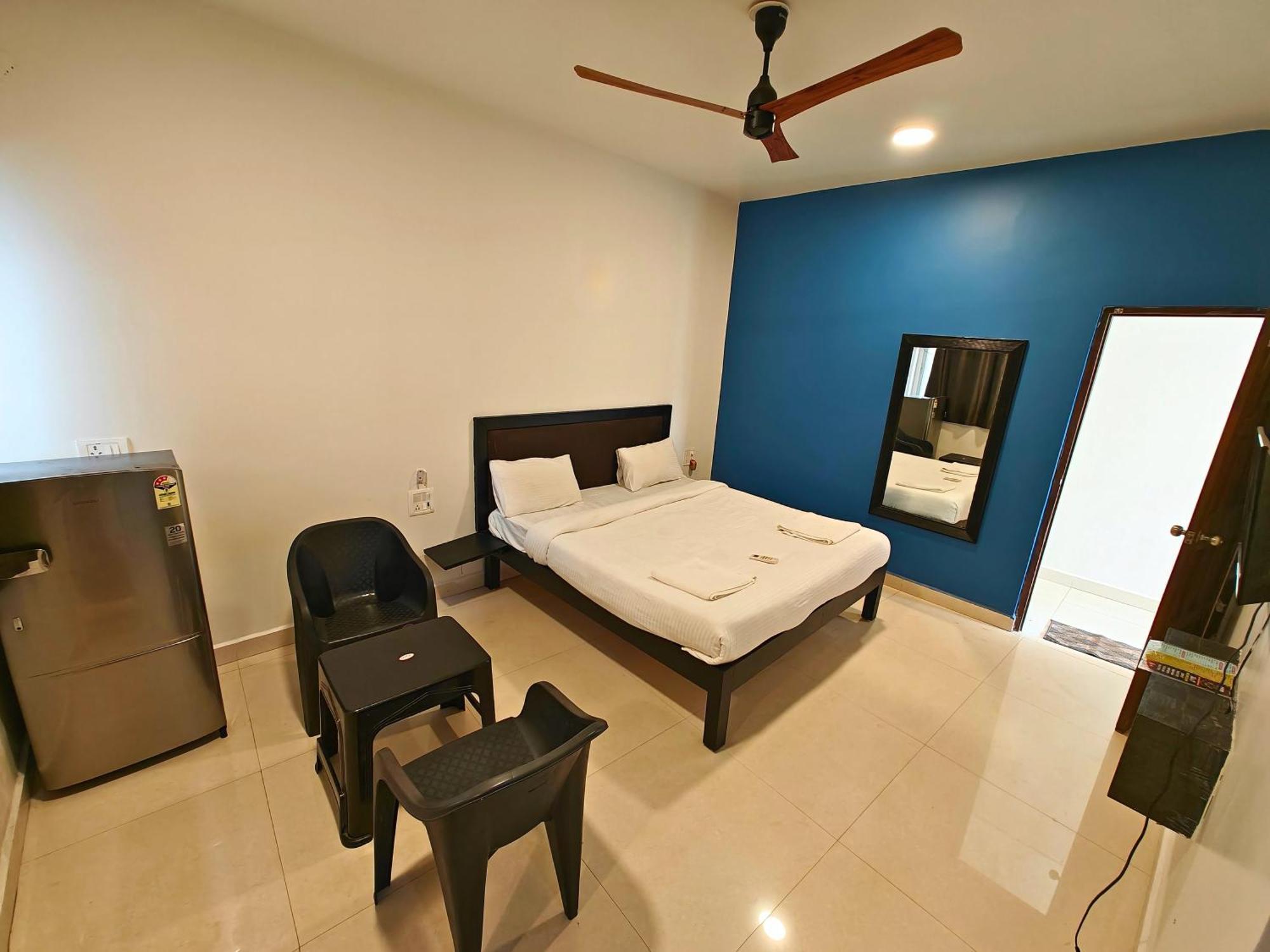 Calangute Turista Hotel Exterior photo